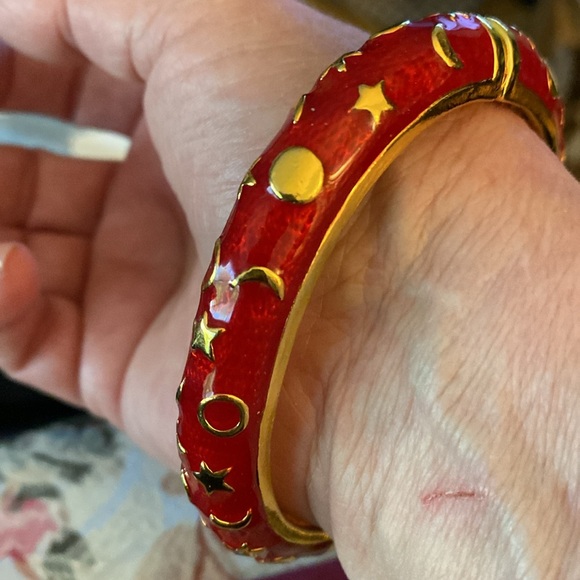 KJL bangle bracelet Fits small wrist in red and gold Has click in Clasp - Picture 7 of 7